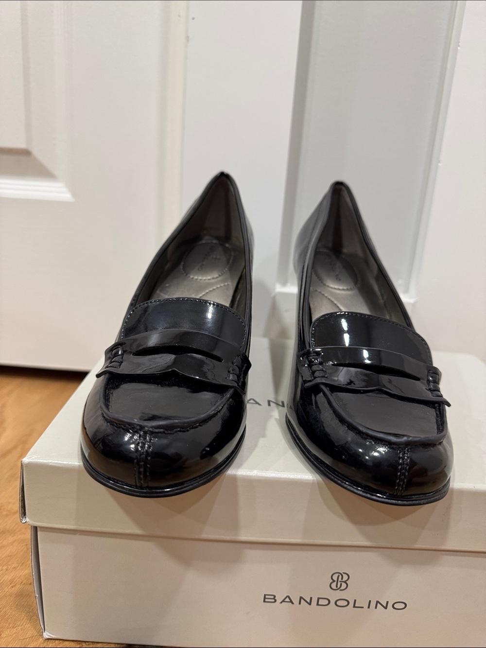 Bandolino Black Patent Leather Block Heel Penny Loafers Sz 7 barely worn w box - Picture 5 of 12
